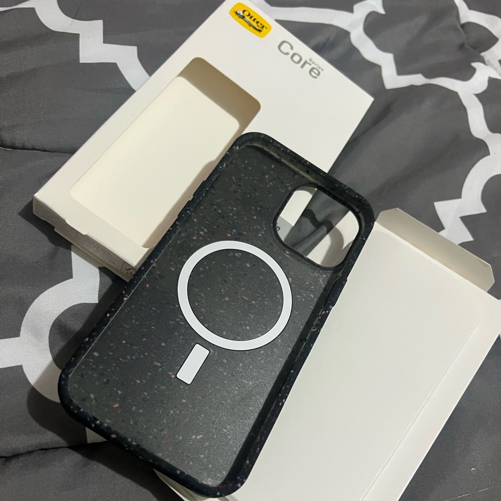 otterbox core 13 pro max (magsafe)
